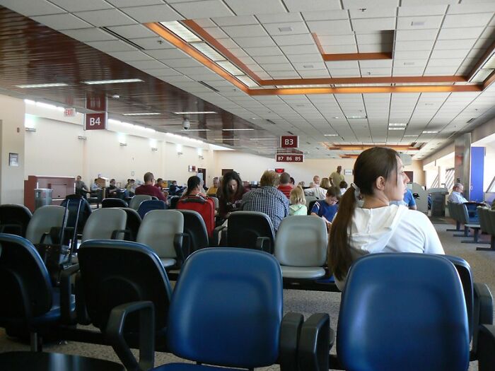 20 Personas de este grupo online comparten qué hacer y qué no hacer al viajar en avión